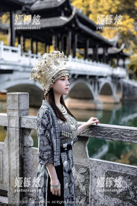 秀人网 - 强烈推荐这一波私拍：绮里嘉ula居家，随意却又绝对有范儿。