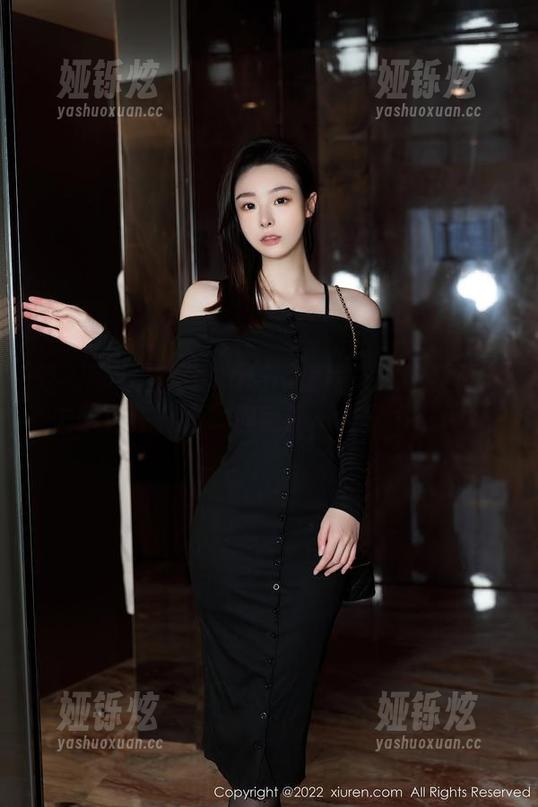 秀人网 - 蓝夏akasha值得关注的资源：关于这件礼服，你也许不会觉得意外。