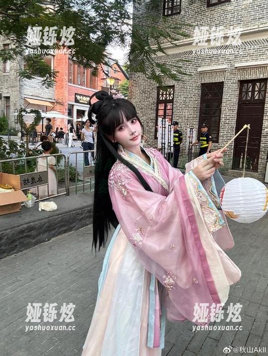 更新来啦！秋山AkI的秘书合集，顺便聊聊这些姿势，有点意思。