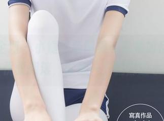 紧急企划 – 小婕最新图集，看她如何在粉色中优雅翻滚，就像一只慵懒的小猪！