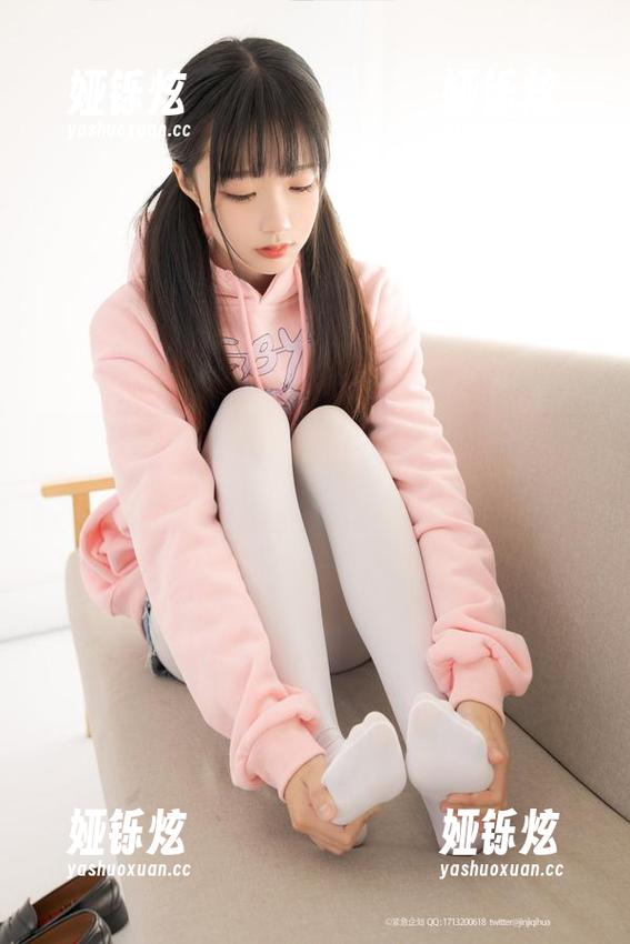 紧急企划 - 制服和表情的默契，龙崎聆音的私拍图包总是挑事