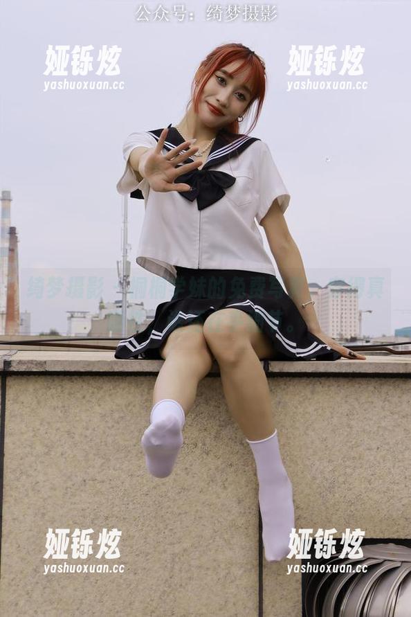 绮梦摄影 - 桐桐学妹的免费写真，穿得真随性，谁还在乎细节。