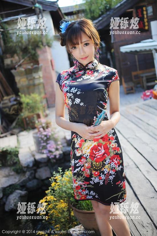 美媛馆 - 绮里嘉的全套灰丝写真，配得上“细腻如丝”的称号吗？