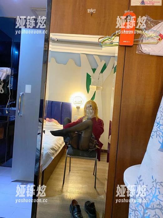 一页一页翻，看芋圆侑子的透明cos图册，流口水了没？
