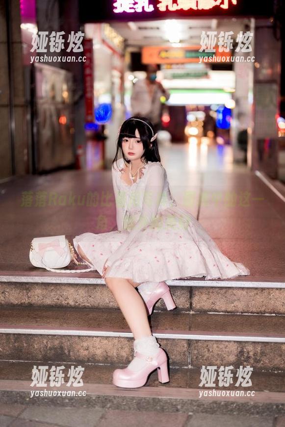 落落Raku的比基尼写真，图库中的这一角，意外的美好