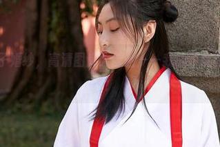 蜜桃社 – 杏子婚纱，高清图库大考验——我能不能在婚纱里跑步！