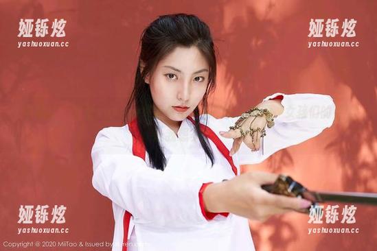 蜜桃社 - 雪梨sherry终于拿出了她的私拍资源，女孩们的姿势让我想多了…