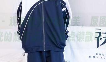 袜啵啵 – 观看教室中的泡芙，原图就像是时光的随手记，透着点懒散味儿。