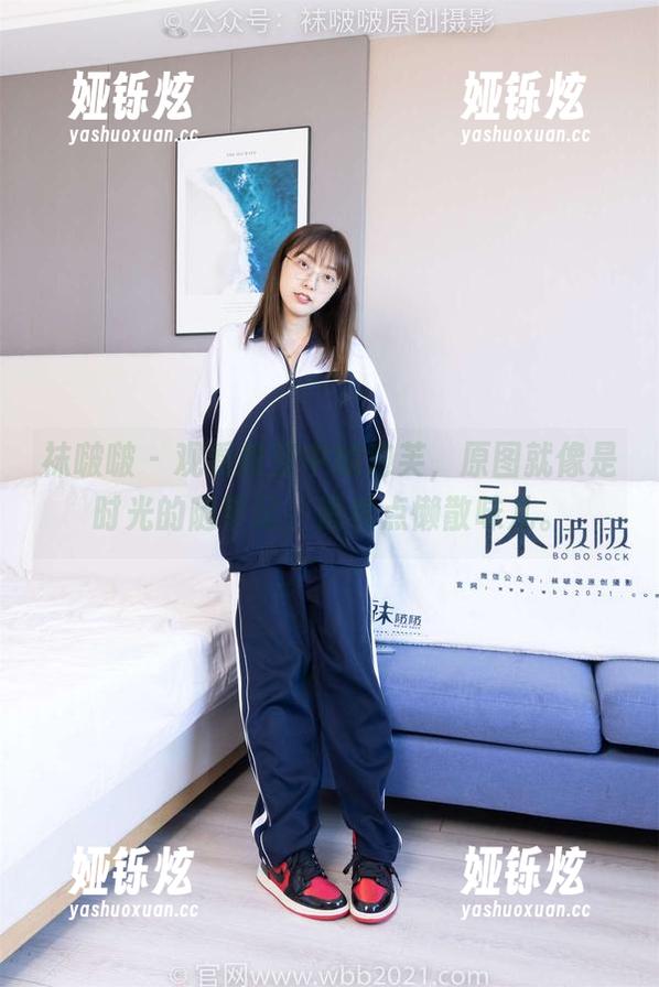 袜啵啵 - 观看教室中的泡芙，原图就像是时光的随手记，透着点懒散味儿。