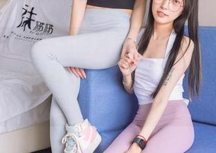 袜啵啵 – 这一组图片里有个特别的稚予…她穿着皮衣时我在想，打扮能否影响Wi-Fi信号？