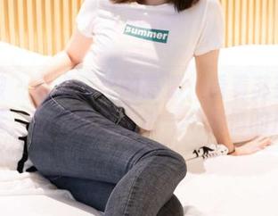 袜啵啵 – 有点意思的高清：看着苏苏穿的运动鞋，脑子里浮现出一个懒惰的周末。