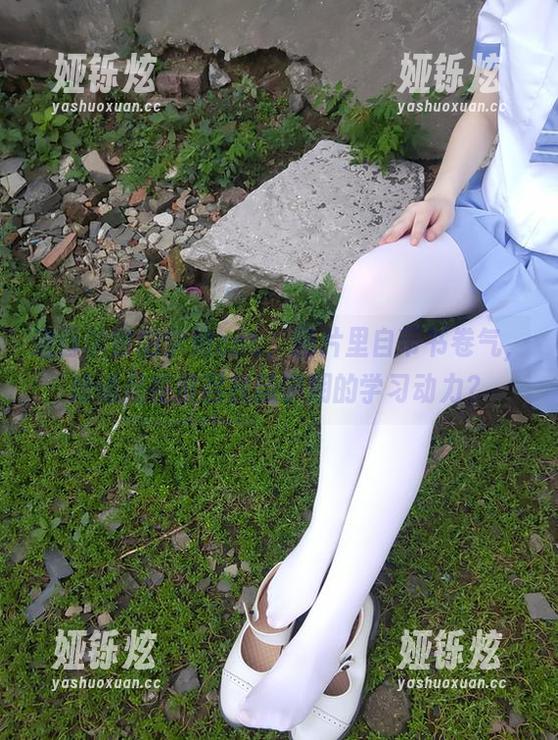 这西尔酱的学姐cos，图片里自带书卷气，难道是在征召我新学期的学习动力？