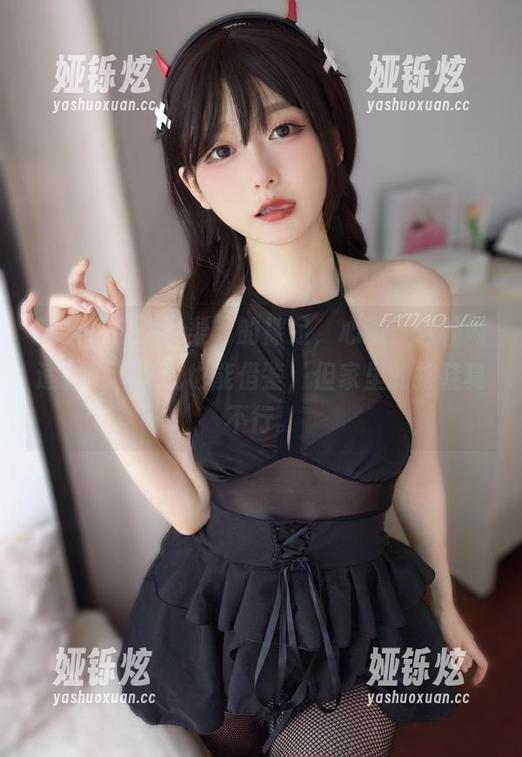 迷之呆梨 观看“迷之呆梨”的裸足,心想,这种闲适态度也许我也能借鉴,但家里的拖鞋真不行。