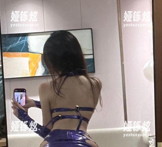 阿薰kaOri清晨少女——这一组cos更新就像阳光偷懒一样，真不想睁眼啊。