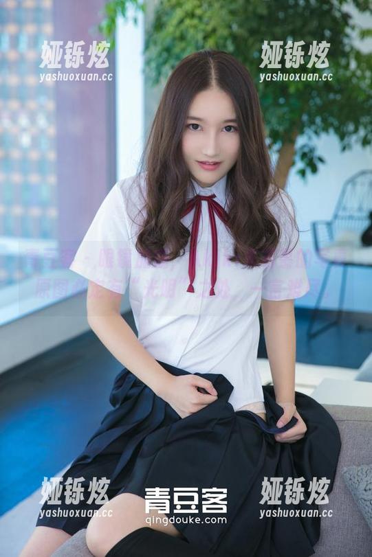 青豆客 - 眼镜加成，Akiki朱若慕的写真原图必定有“光明”之处，一言难尽。