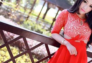 青豆客 – 女王？不愧是莫雅淇，这写真集有种让人忍不住拆开看的冲动。