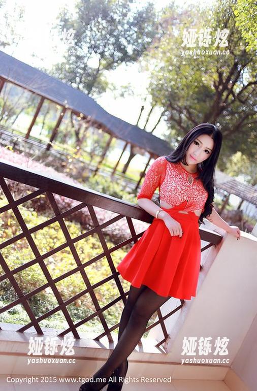青豆客 - 女王？不愧是莫雅淇，这写真集有种让人忍不住拆开看的冲动。