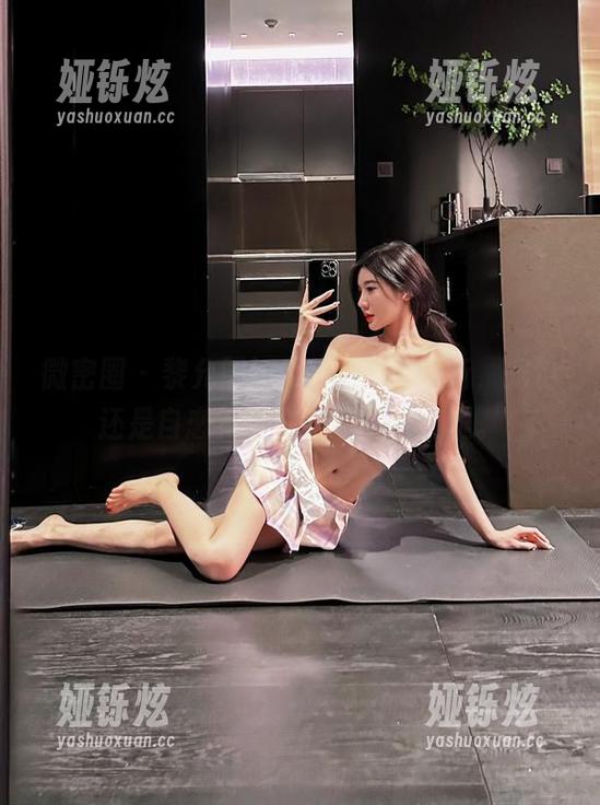微密圈 - 黎允熙baby的写真更新，宠粉还是自恋？全在这一小合集里。